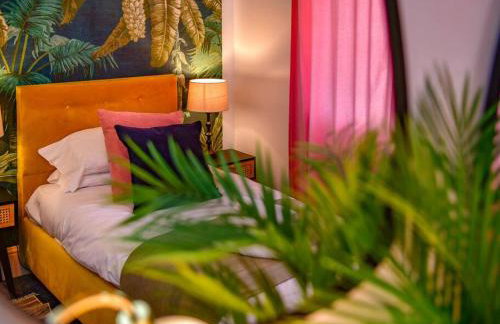 Stylish 3 Bed Home with Parking! - Photo 2