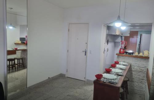 Apartamento Frente para o Mar - Varandão com Blindex - Vista para o Mar - 1 Suite e mais 2 Quartos-Ar Condicionado - 2 Vagas - BEIRA MAR - 70 metros da Praia ,TVS SMART GERAL -WI-FI -DISNEY PLUS- PORT 24 HORAS-KIT PRAIA-ROUPA DE CAMA 2 XCASAIS - Foto 14