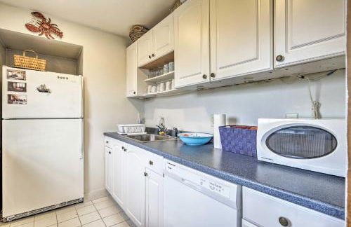 Oceanfront Gem with Sunroom and Fireplace in Cape Cod - Foto 17