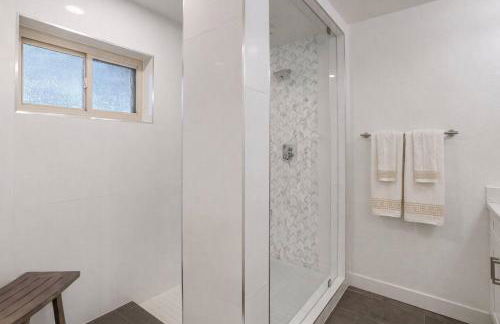 vegas saltwater, a luxury pool villa with 5BR, Spa, wet deck on a half acre lot - Foto 37