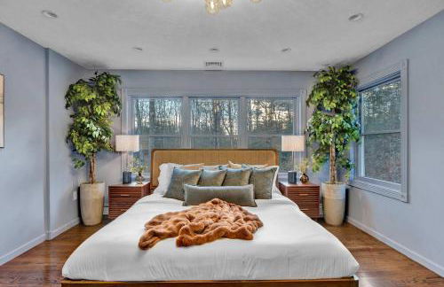 Lux Retreat with Indoor Swim Spa Game Lounge Theater Hot Tub Sauna - Foto 51