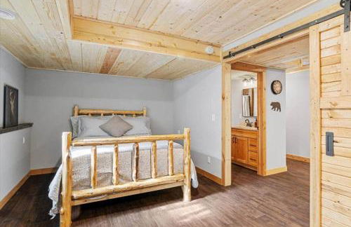 Luxury Lodge on 40 Private Acres • HUMM Sauna • Party Barn • - Foto 33