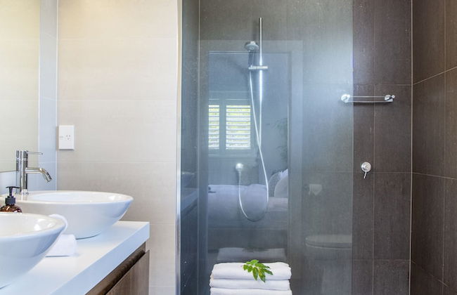 Executive State-Of-The-Art Home - Spa - Photo 30