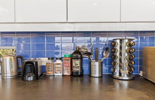 Marbella Lane - Cozy and Eccentric Design Home - Photo 14