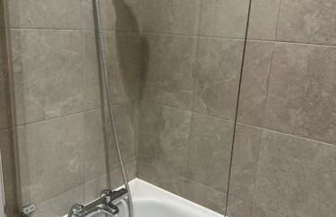 Stunning Flat with Parking Free near Sutton Station - Foto 22