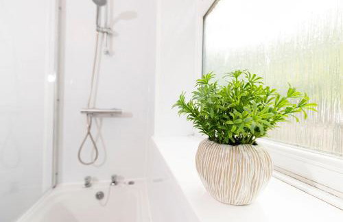 Charming and comfortable property by Our Home Short Stays very spacious with super fast WiFi close to the Metro Centre and Newcastle City Centre - Foto 10