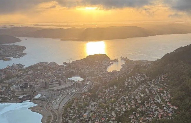 Bergen bei Nacht: Gipfeltour zu Ulriken & Fløyen mit Seilbahn - Foto 14
