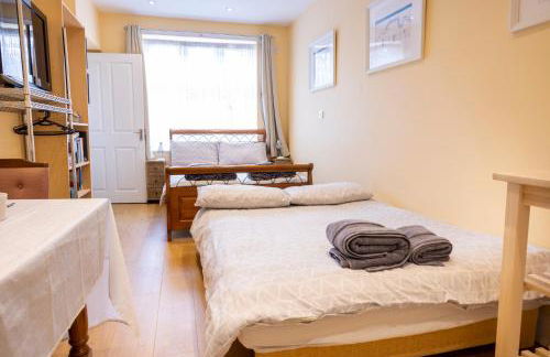 London VEGETARIAN Smoke & Pet Free En-suite with EV parking - Foto 13