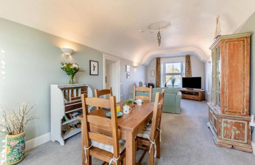 1 Bed in Queen Camel oc-c30506 - Photo 2