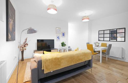 Eastons 1 Bedroom Apartment with Sofa Bed - Photo 4