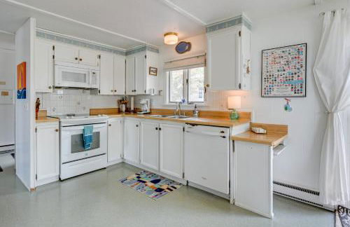 Vibrant Waterfront Vacation Rental on Lake Huron! - Foto 7