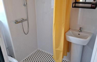 Snowdon House, 8 bedrooms, sleep 16, close to Blackrock Sand - Photo 28