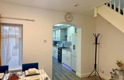 Cosy Retreat Your Home Away - Photo 9