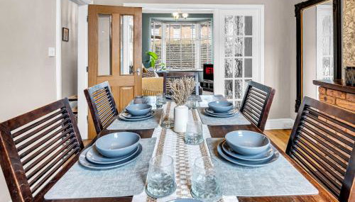 Spacious Stoke Townhouse 3BR Near Hospital & M6 with Parking - Foto 4