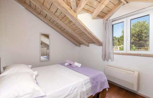 Amazing Home In Najevi With Wifi - Photo 32