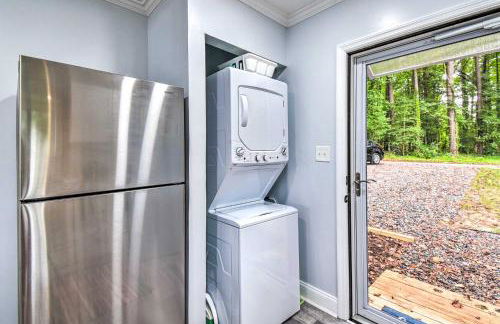 Relaxing Riverfront Cottage with Boat Dock! - Foto 9