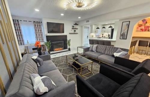 Stylish Duplex walkTO Lake Eola Orlando. Sleeps 8 - Foto 1