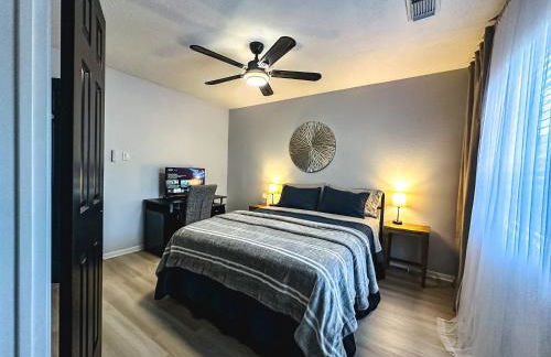 Maple House Romantic Getaway WHot Tub Near IAH - Foto 22