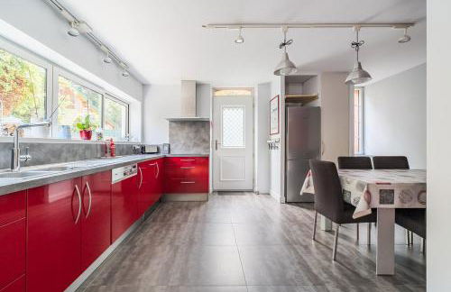 Apt T5 rénové avec bureau jardin et parking en centre ville - Foto 6