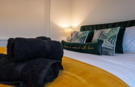 High End Contractor Apartment - 5 Separate Beds - Free Parking - Foto 3