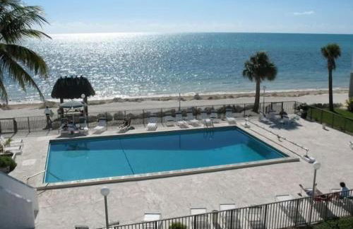 Cozy beachfront oasis, heated pool & ocean views #13 - Foto 12