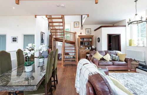 Converted Chapel, Stunning Sea & Mountain Views! - Foto 17