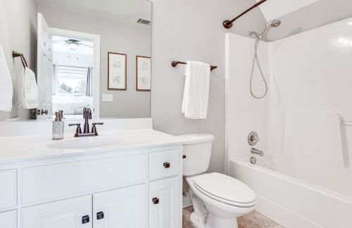 Summerville Historic Bungalow with Hot Tub - Foto 18