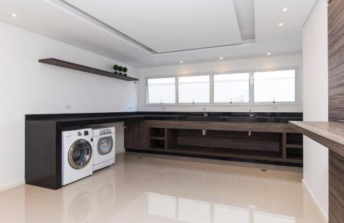 609-Apartamento Encantador, com 1 vaga de GARAGEM, Todo Mobiliado e Decorado, Edificio com Academia, Lavanderia, Excelente localização no Rebouças, Proximo ao Batel e Centro - Foto 43