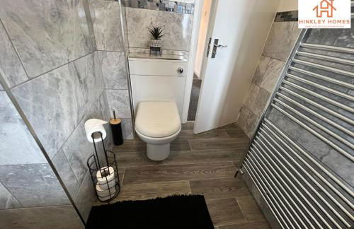 Large Home - Free Parking-WiFi By Hinkley Homes Short Lets & Serviced Accommodation - Foto 35