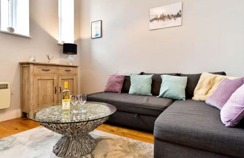 Beautiful 1 Bedroom Apartment in Newport Centre - Pass the Keys - Foto 2