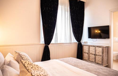 Elegant Hvar town villa with pool - Photo 36