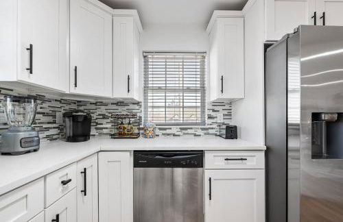 NYC 20min, Sleeps 10, Free Parking, Patio - Foto 29