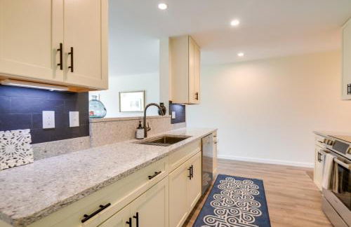 Newly Renovated Bartlett Condo with Mountain Views! - Photo 10