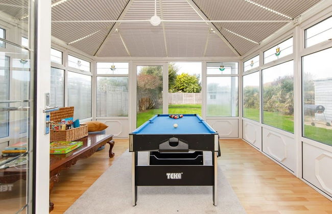 Bright Modern 4 br House 100 Metres From Beach - Photo 69