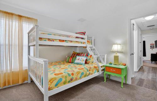 Spacious 4BR Retreat with Heated Pool & Spa home - Foto 34