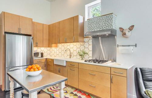 Porch with Swing and Kayaks Rural Mississippi Retreat - Foto 7