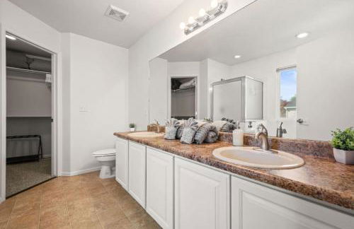 Spacious SIX Bedroom, Great Location - Foto 23