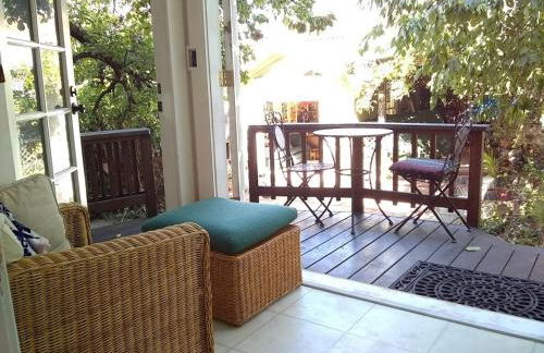 Summer-house OASIS on quiet street in ROCKRIDGE - Photo 48