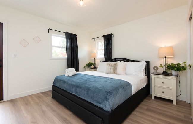 Epic House Near Griffith Observatory - Photo 4