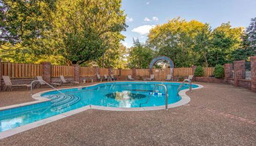 Famous MUSIC ROW 1 Bedroom Condo with FREE Parking and Pool - Foto 3