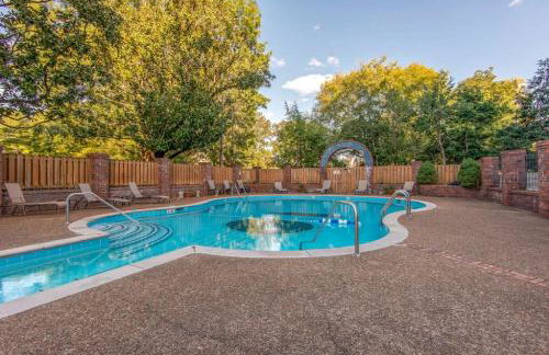 Famous MUSIC ROW 1 Bedroom Condo with FREE Parking and Pool - Foto 3