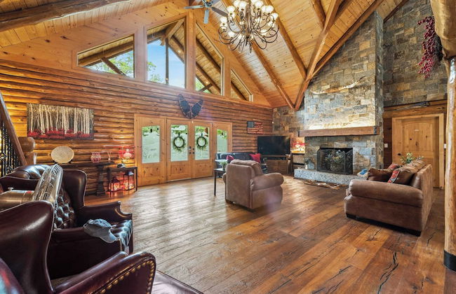 The Bigwood Cabin by Avantstay Hot Tub, Firepit, Pool Table, Private Yard - Photo 10