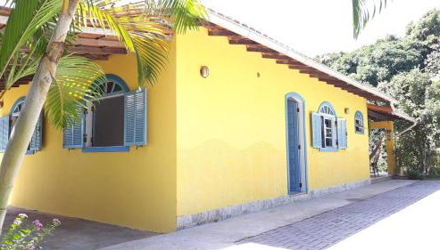 Casa com amplo quintal, churrasqueira e área verde - Foto 2