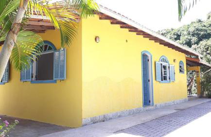 Casa com amplo quintal, churrasqueira e área verde - Foto 2