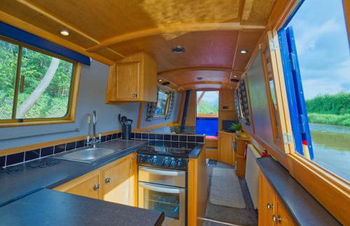 Dylan, 43ft Narrowboat with Garden - Foto 2