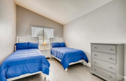 Luxurious House With A Pool, Spa, and Patio, Sleeps 6 Comfortably - Foto 30