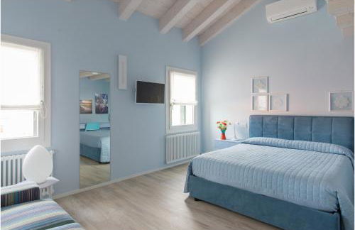 Tiffany Home - Photo 3