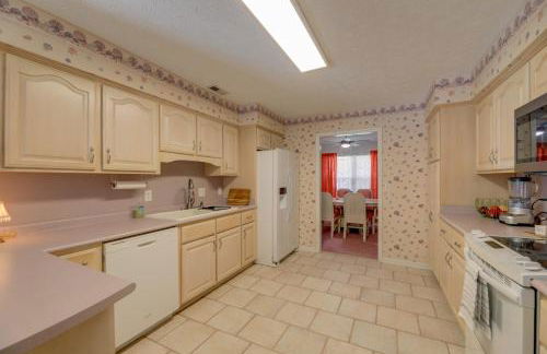 Pine Knoll Shores Getaway - Walk to Beach! - Foto 12