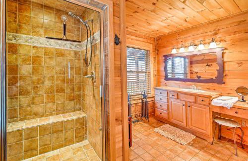 Lake Hartwell Lodge with Dock, Theater and Hot Tub! - Foto 12