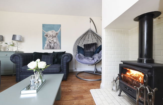 JOIVY Greenknowes Lodge With Hot Tub And Wood Burning Stove - Foto 29